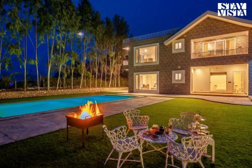 Kishangarh Villa | StayVista's Golden Lark - 4BHK Villa with Bar & Private Pool