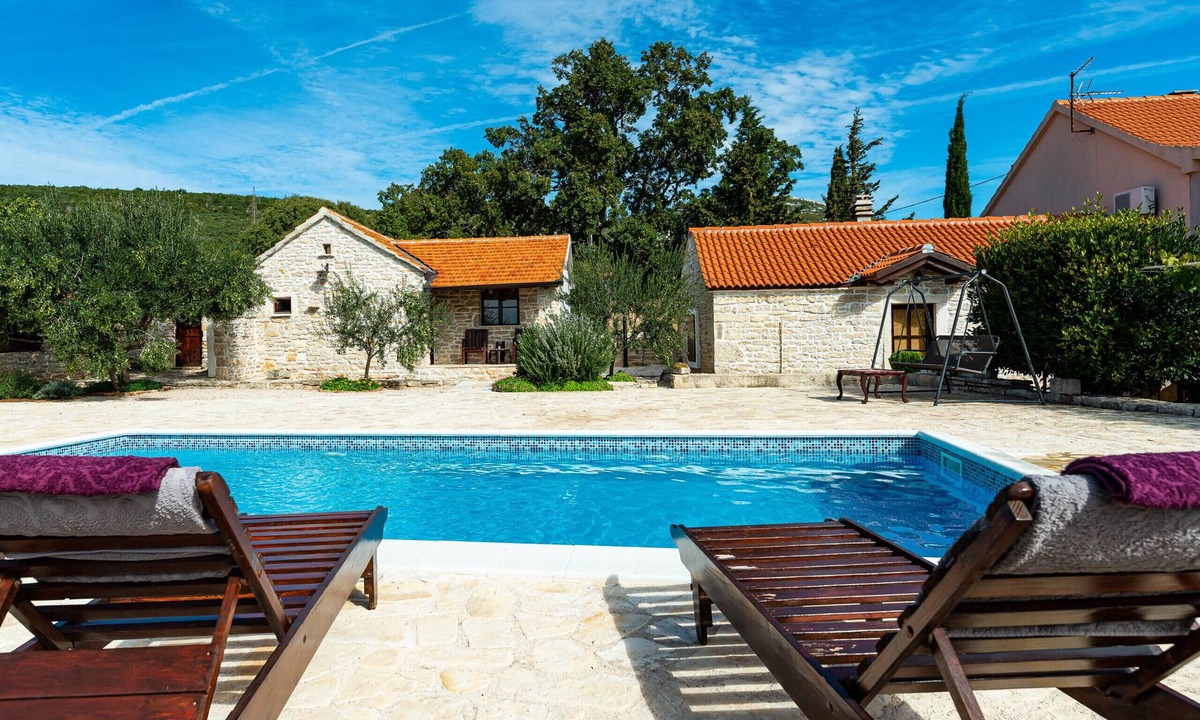 Benkovac Ski Chalet | Stone country House Irena with pool on a large property