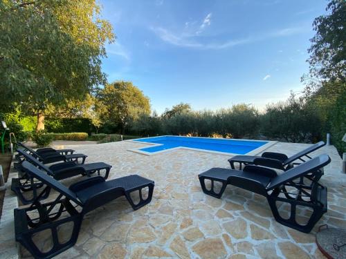 Stankovci Villa | Stone Holiday Homes Stankovci with pool and Mediterranean gardens