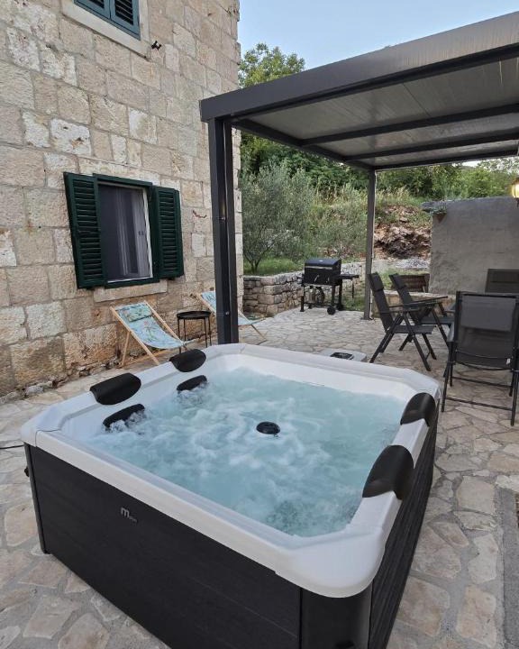 Cista Provo Villa | Stone House with Jacuzzi and Billiard Peaceful Nature Retreat near Makarska Riviera