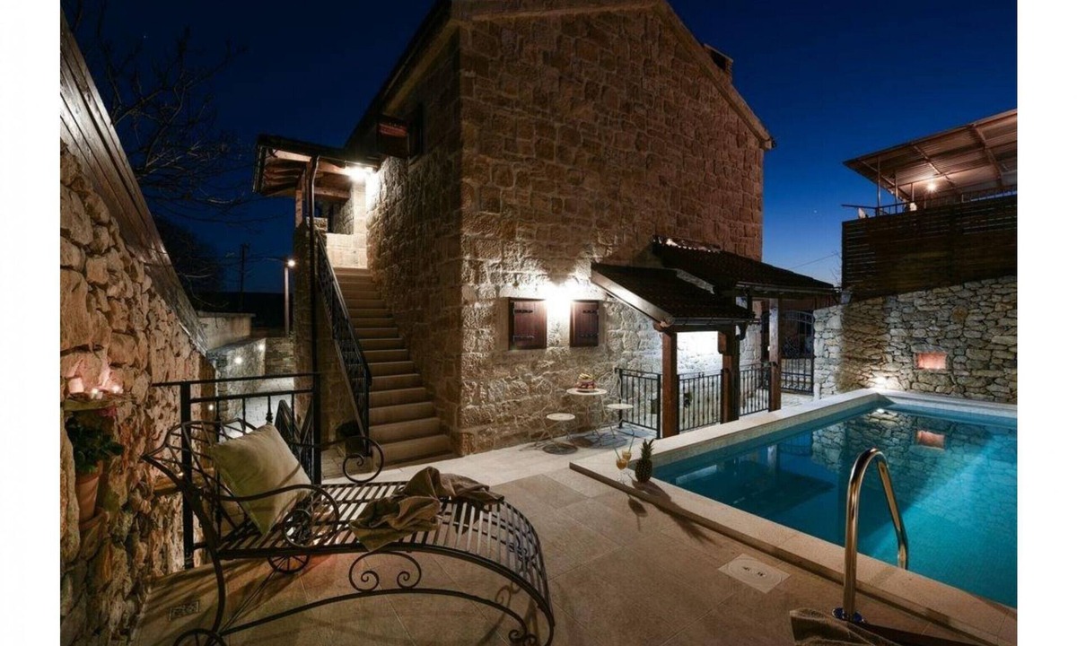 Pakostane Villa | Stone Villa Aura with pool