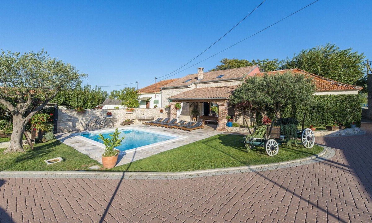 Zemunik Donji Villa | Stone Villa Šišman, in Dalmatia, with a Pool