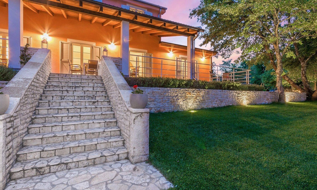 Modrusani Villa | Stone Villa Tre Colonne