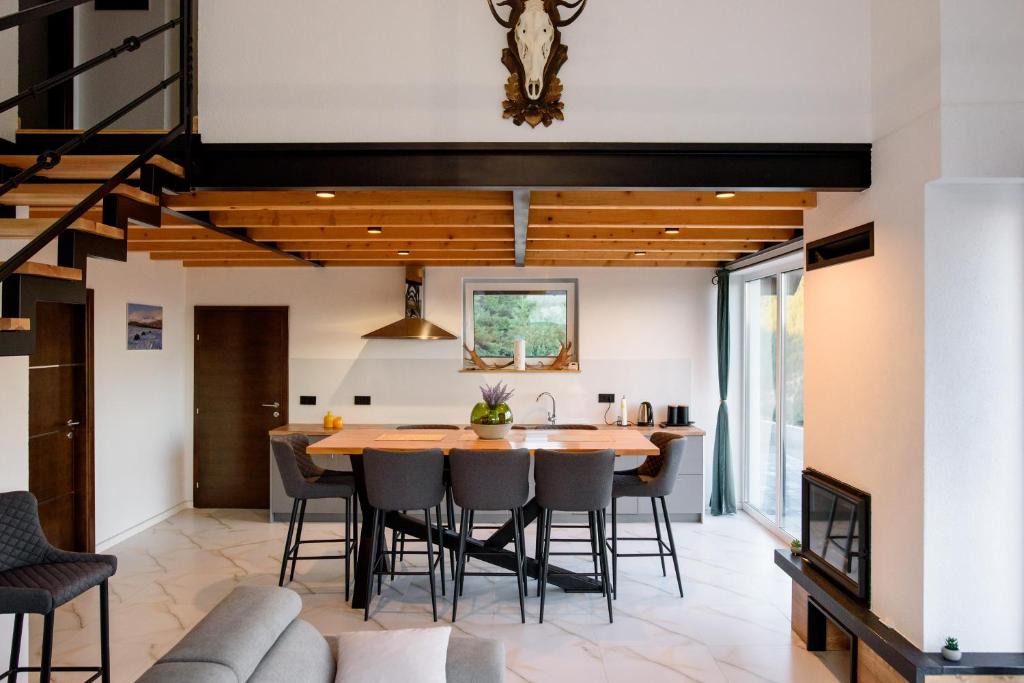 Canton 10 House | Strane
