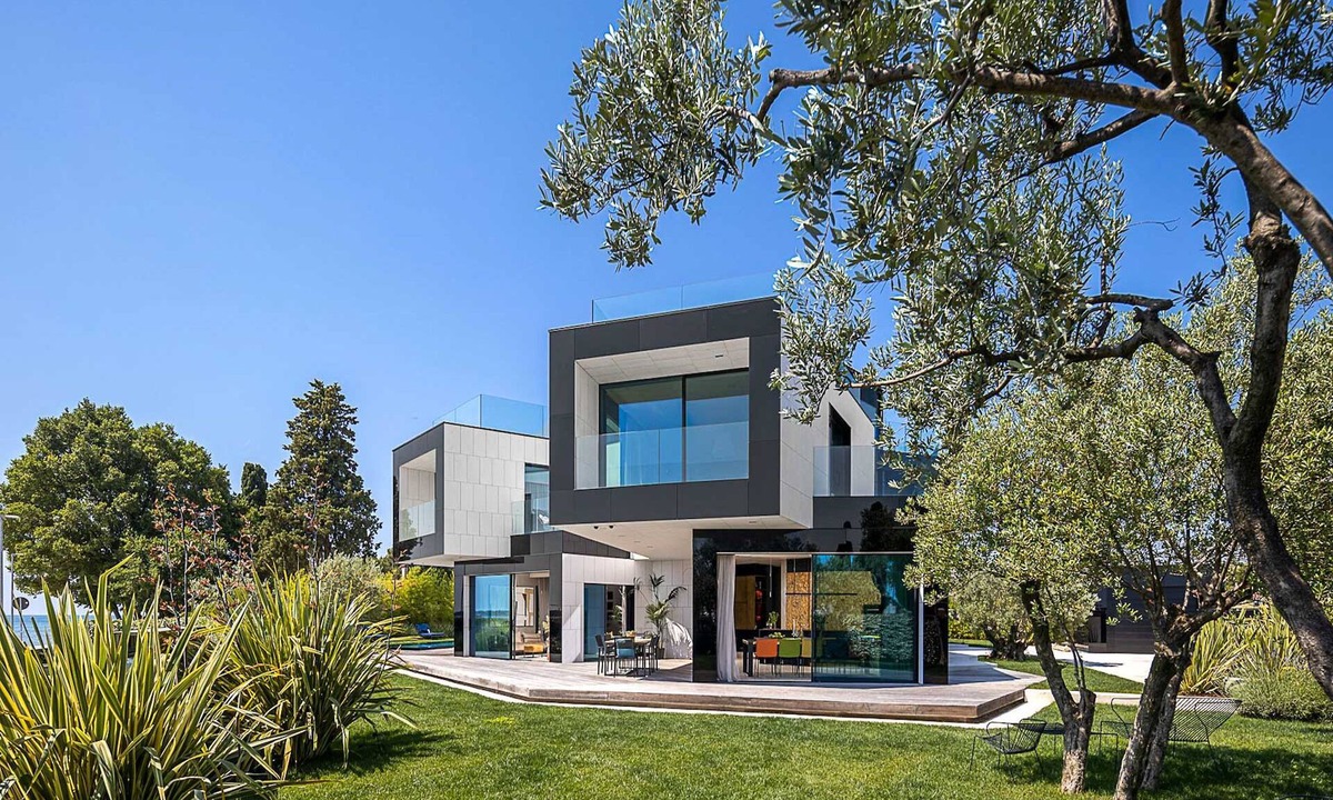 Fazana Villa | Striking Istria Villa | 5 Bedrooms | Villa Rojska | Beachfront Location