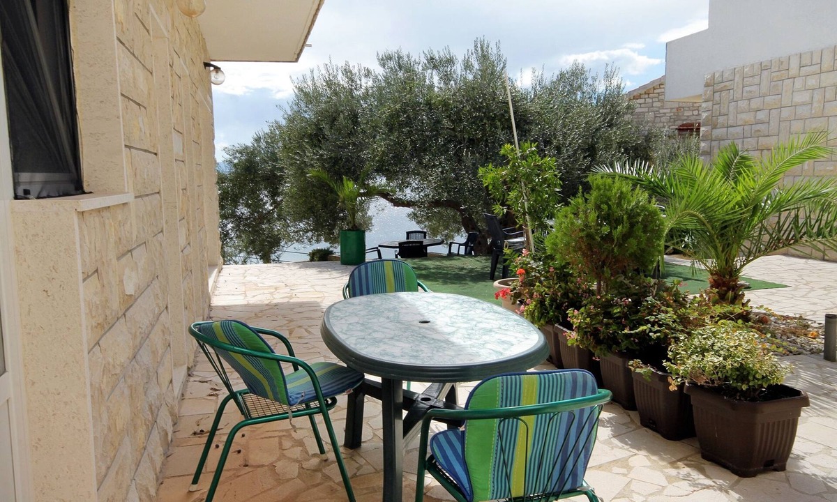 Gdinj Apartment | Studio flat near beach Cove Jedra, Hvar (AS-2583-a)