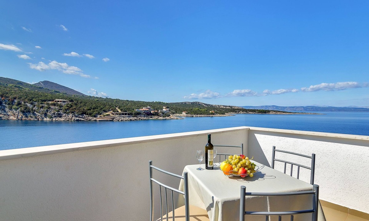 Pokrivenik Apartment | Studio flat near beach Cove Pokrivenik (Hvar) (AS-5231-d)