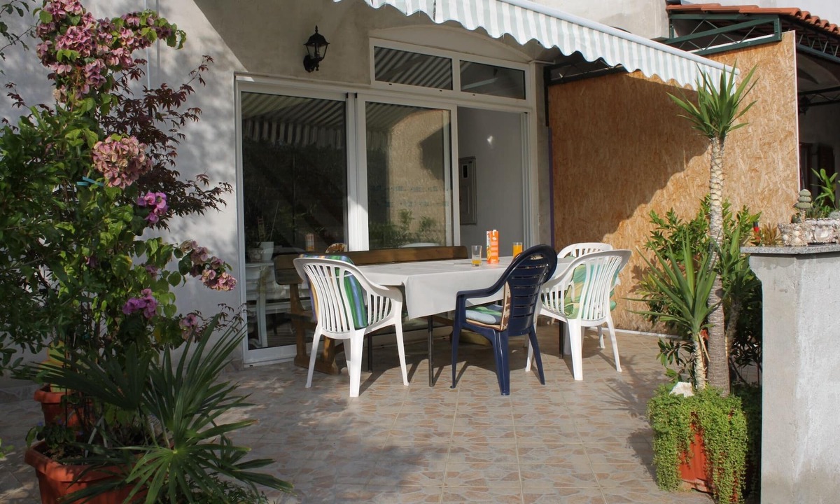 Kali Apartment | Studio flat near beach Cove Mala Lamjana, Ugljan (AS-8461-a)