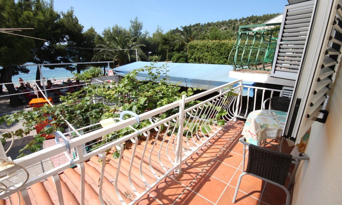 Drvenik Apartment | Studio flat near beach Drvenik Donja vala (Makarska) (AS-6658-a)