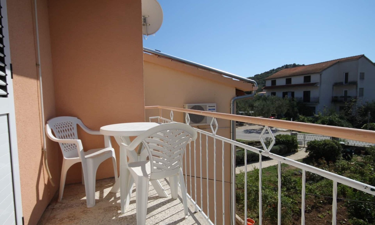 Tkon Apartment | Studio flat near beach Tkon, Pašman (AS-8377-a)