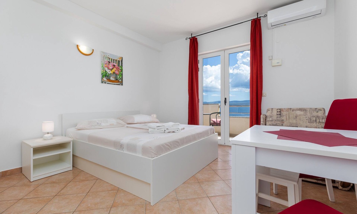 Ruskamen Apartment | Studio flat with balcony and sea view Lokva Rogoznica, Omiš (AS-23105-d)