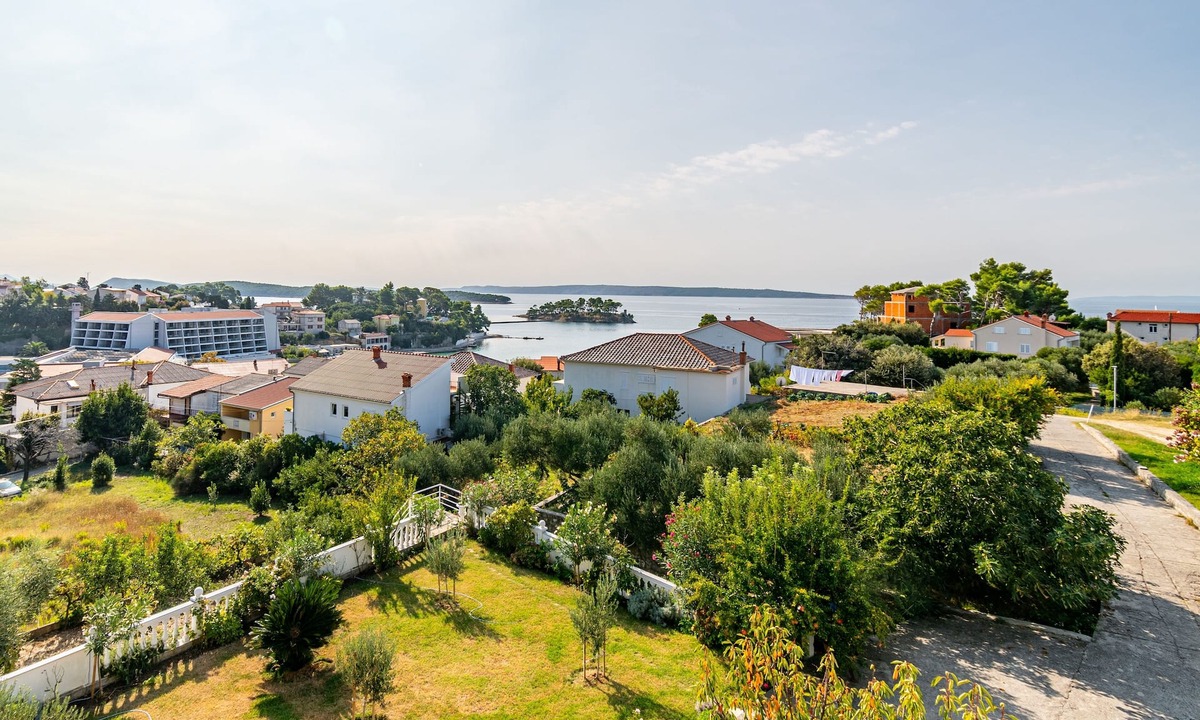 Banjol Apartment | Studio flat with balcony and sea view Banjol (Rab) (AS-5022-a)