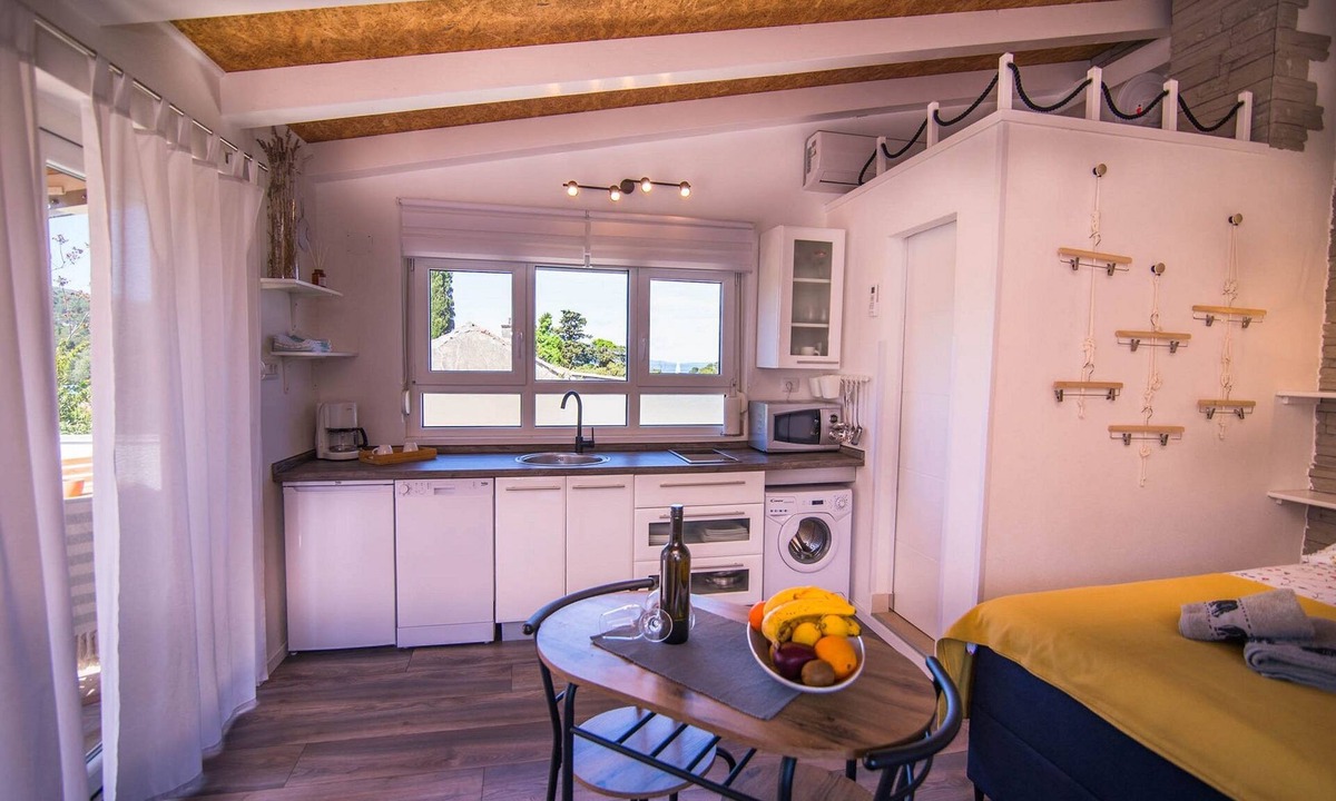Veli Losinj Apartment | Studio flat with terrace and sea view Veli Lošinj (AS-21260-a)