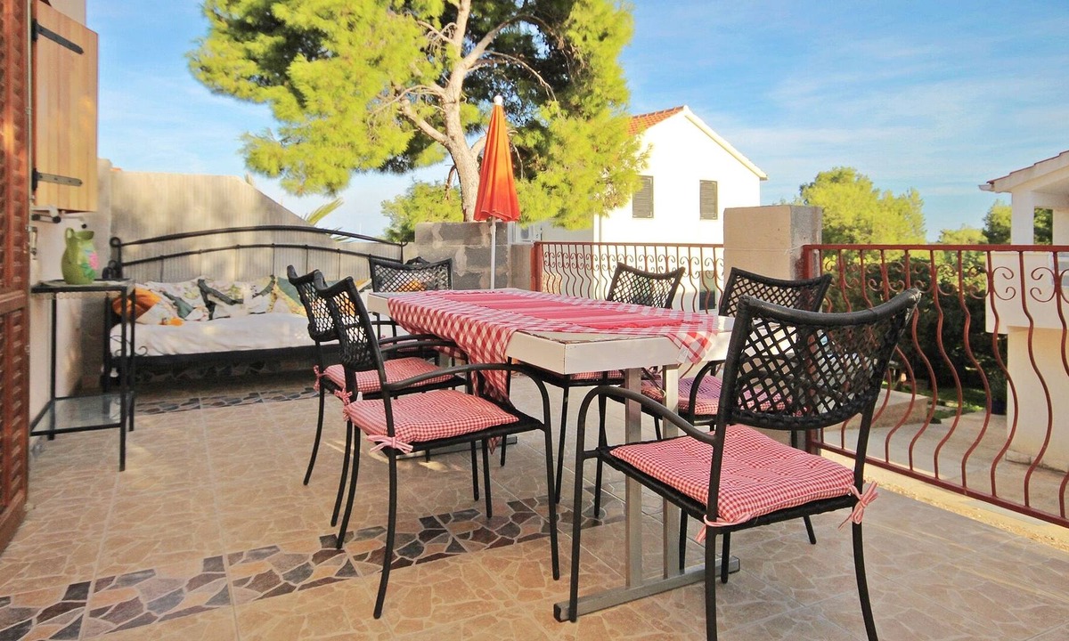 Rukavac Apartment | Studio flat with terrace and sea view Rukavac, Vis (AS-8859-a)