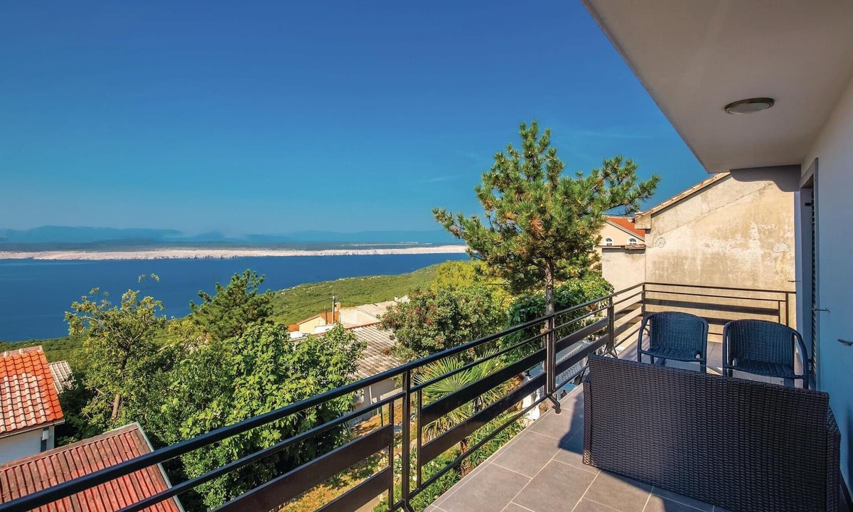 Klanfari Apartment | Stunning apartment in Dramalj with WiFi