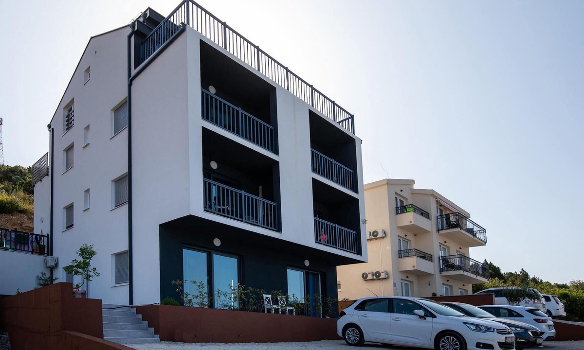 Komarna Apartment | Stunning apartment in Komarna with WiFi