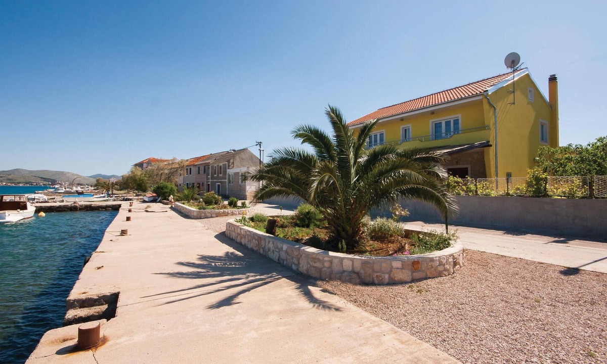 Krapanj Apartment | Stunning apartment in Sibenik with house sea view