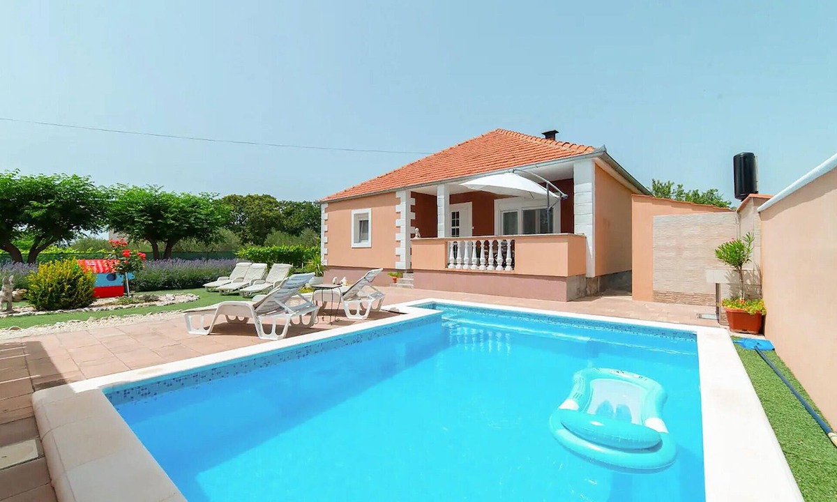 Benkovac House | Stunning home in Benkovac