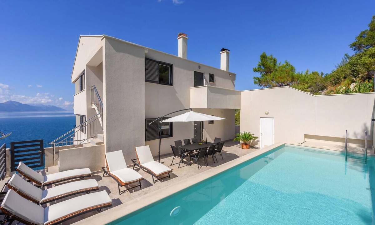 Blace House | Stunning home in Blace