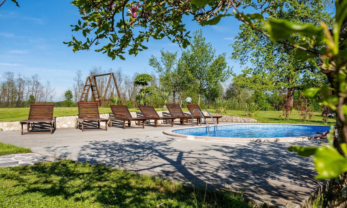 Bosiljevo House | Stunning home in Bosiljevo
