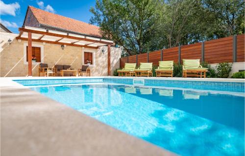 Trilj House | Stunning Home In Dicmo