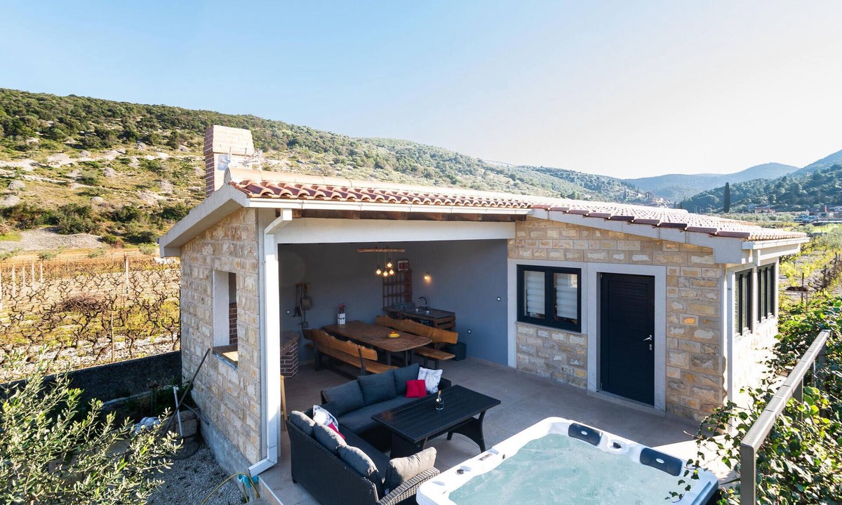 Postira House | Stunning home in Dol Postira with WiFi