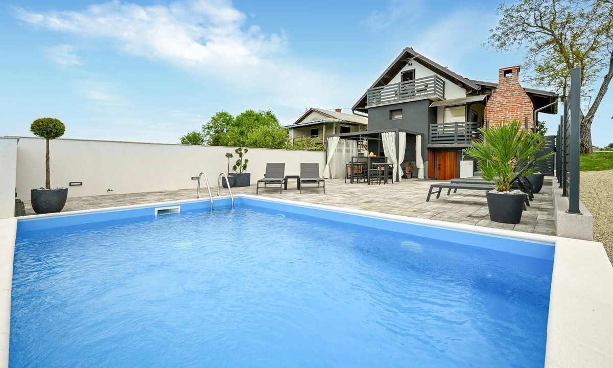 Donji Martijanec House | Stunning home in Jalzabet with sauna