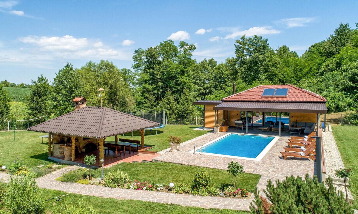 Jalzabet House | Stunning home in Kelemen with sauna