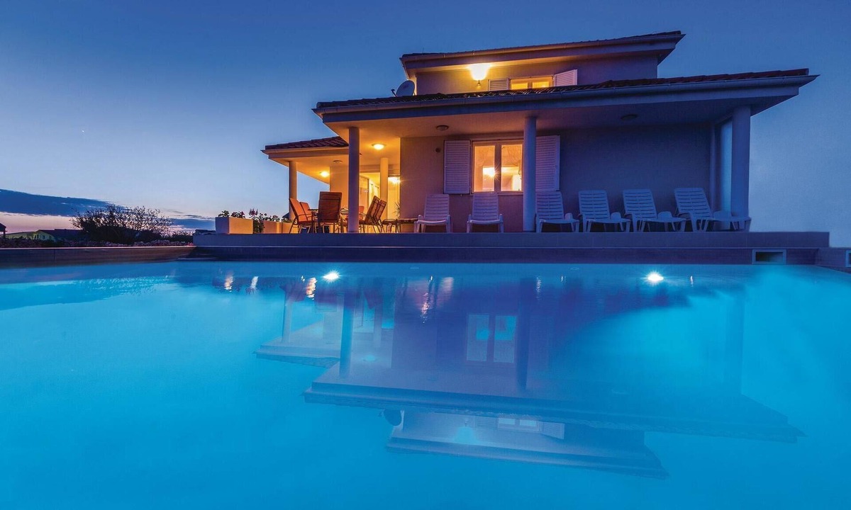 Novalja House | Stunning home in Novalja