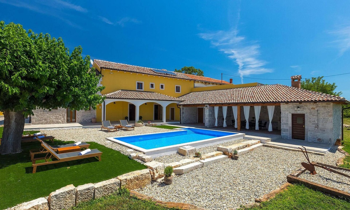 Sveti Lovrec House | Stunning home in Porec