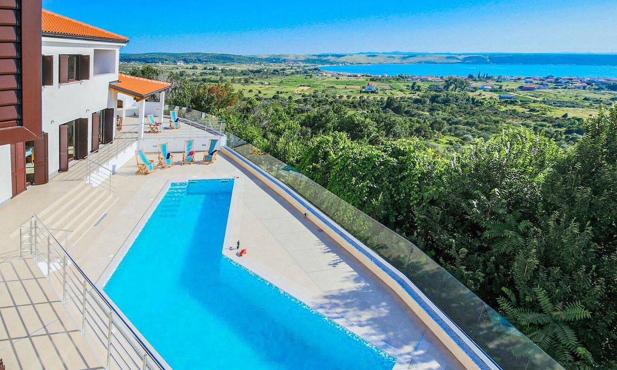 Rtina House | Stunning home in Razanac