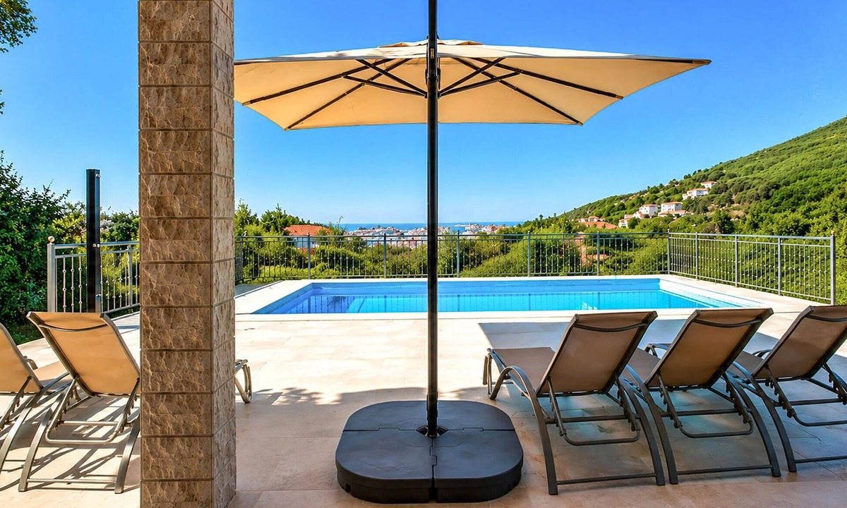 Solin House | Stunning home in Solin
