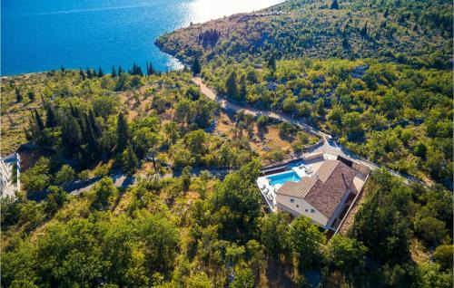 Starigrad House | Stunning Home In Starigrad Paklenica