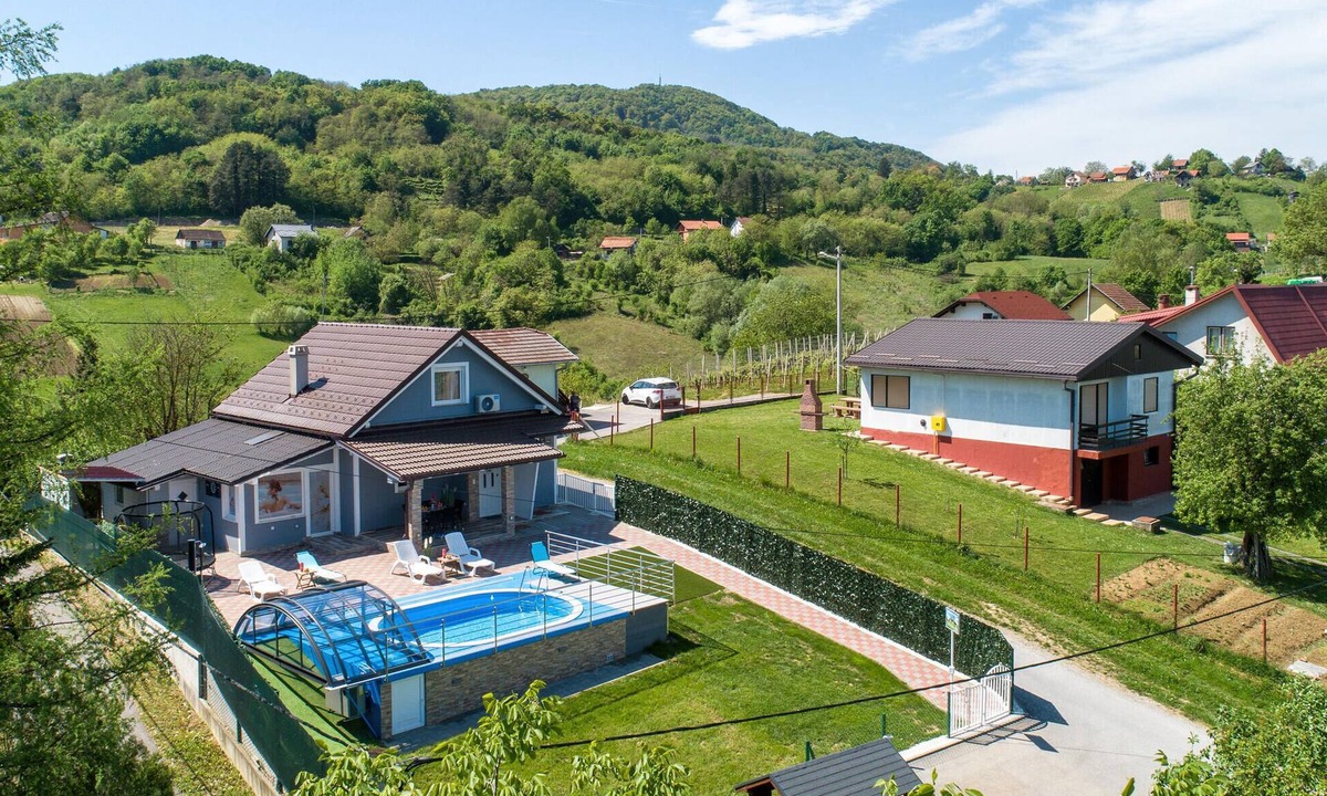 Sveti Kriz House | Stunning home in Sveti Kriz