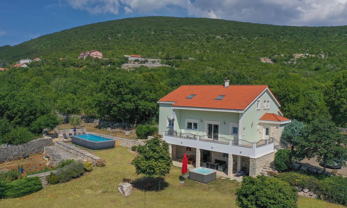 Svib House | Stunning home in Svib with house a panoramic view
