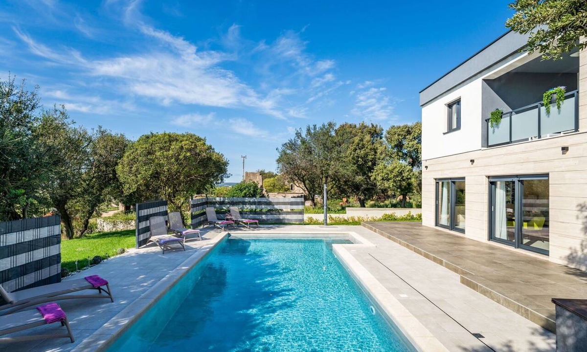 Pakostane Villa | Stunning private villa for 6 guests with private pool, WIFI, A/C, TV and terrace