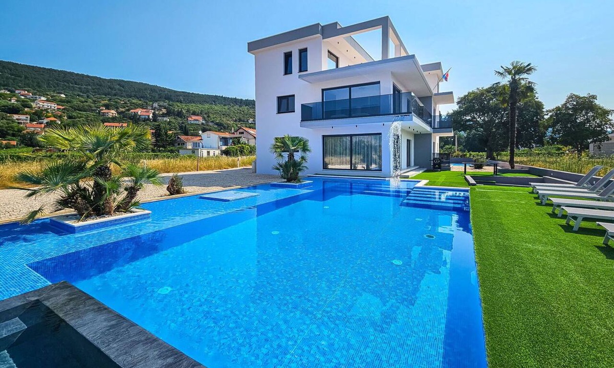Donji Prolozac Villa | Stunning private villa for 14 guests with A/C, private pool, WIFI, TV, terrace and panoramic view
