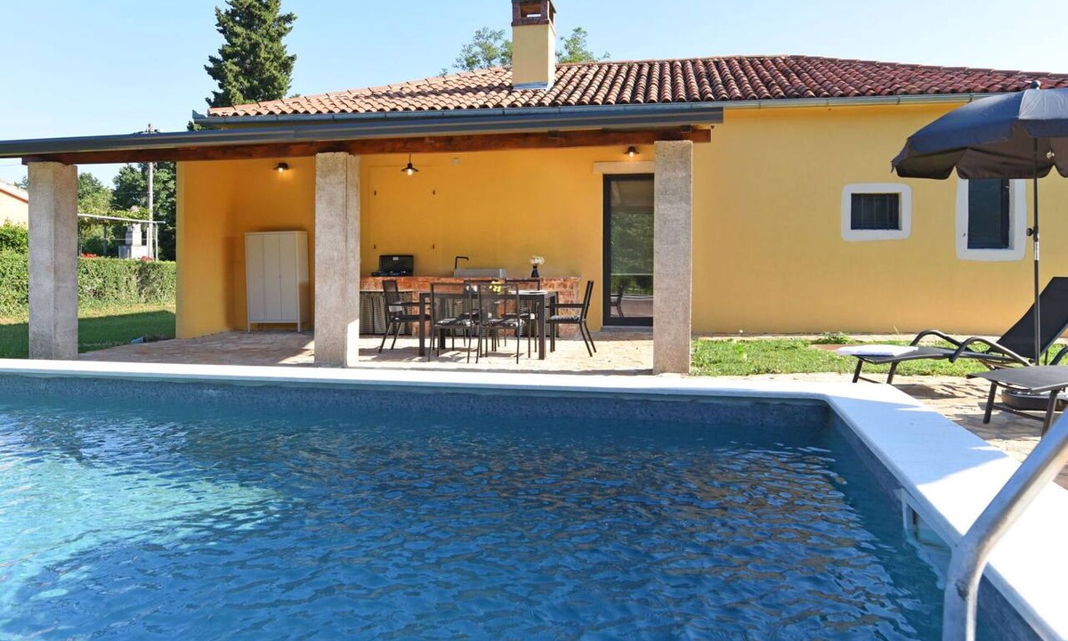 Snasici House | Stunning private villa for 6 guests with A/C, private pool, WIFI, TV, terrace and pets allowed