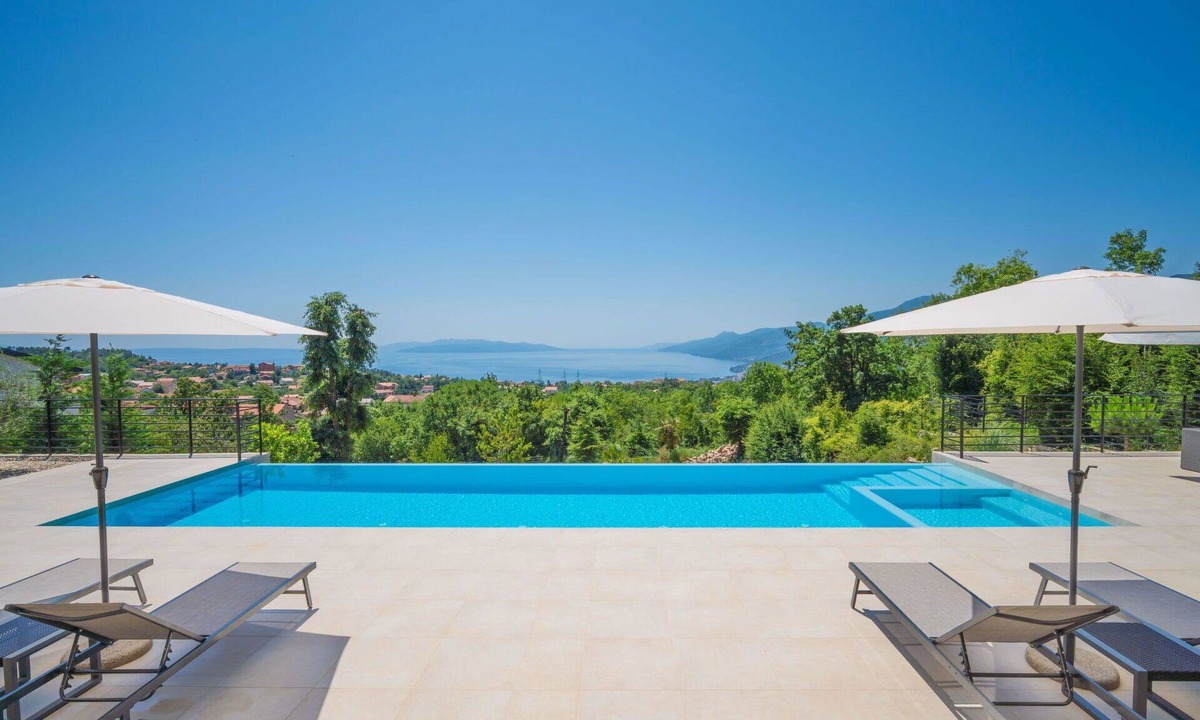 Kastav Villa | Stunning private villa for 8 guests with A/C, hot tub, private pool, WIFI, TV and terrace