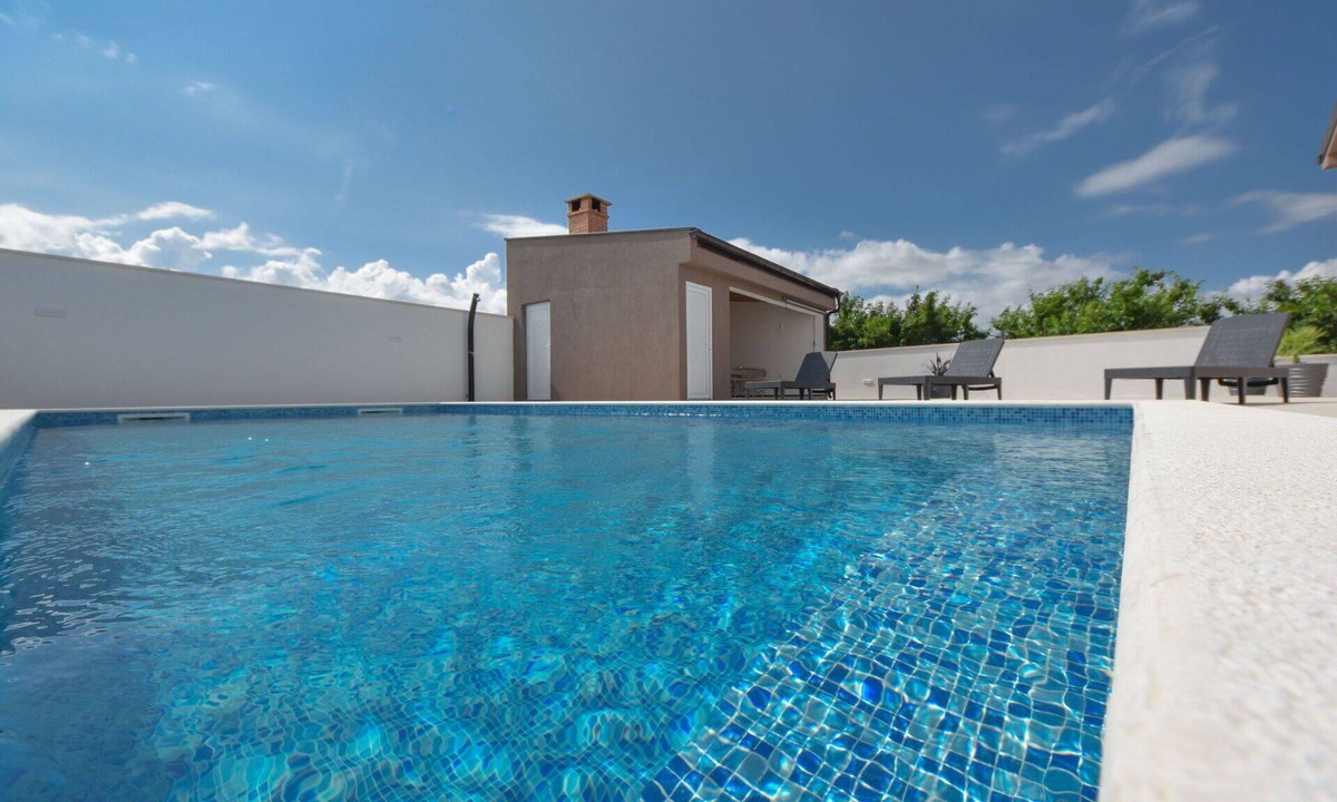 Velim House | Stunning private villa for 8 people with private pool, WIFI, A/C, TV and terrace