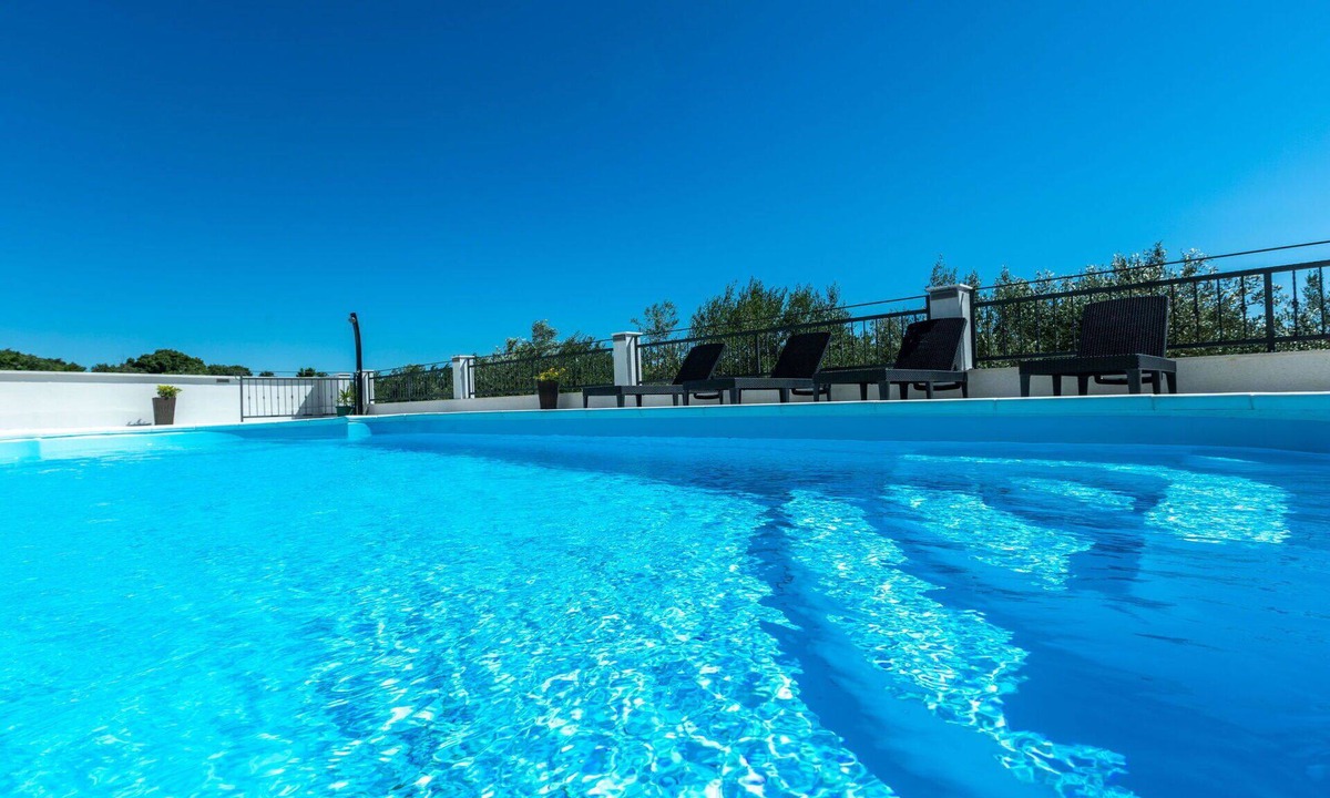 Zemunik Donji House | Stunning private villa for 8 guests with WIFI, hot tub, A/C, private pool, TV and terrace
