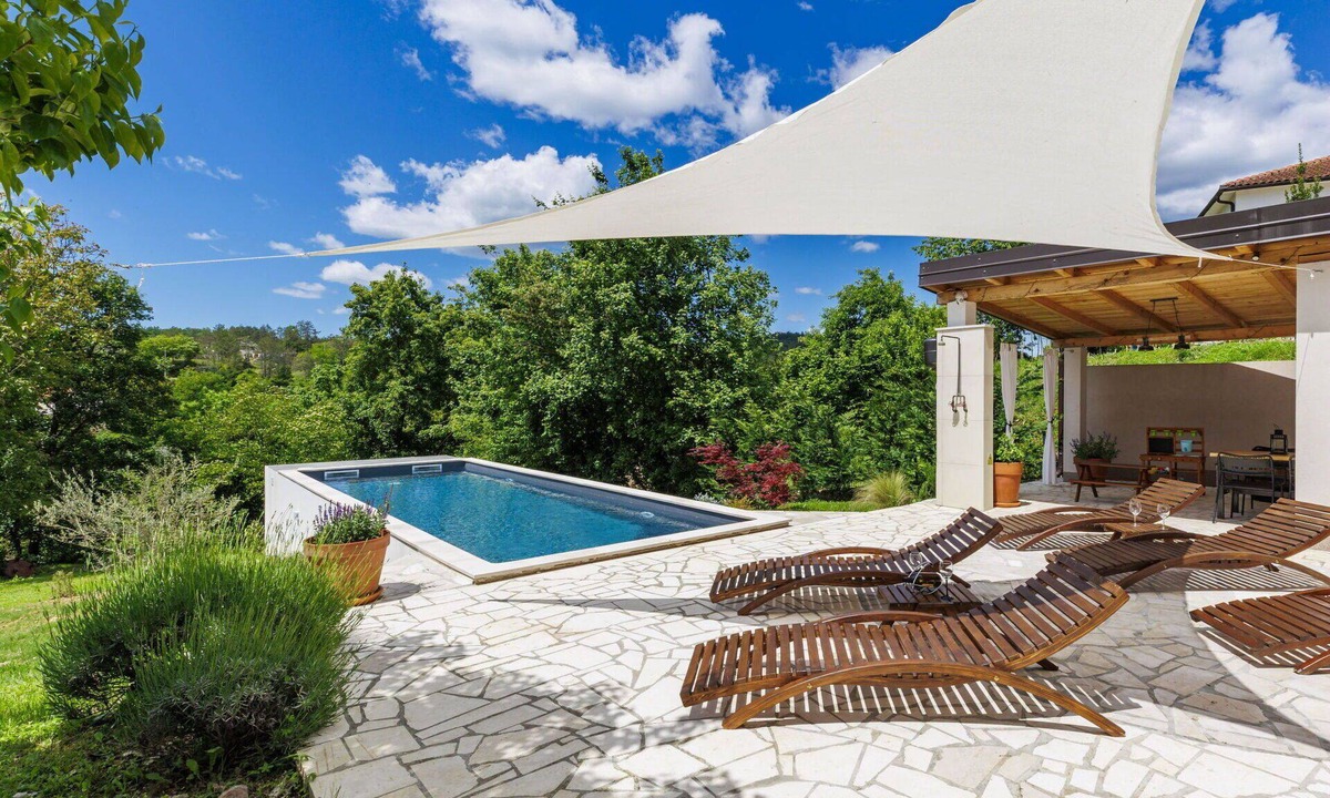 Cerovlje House | Stunning private villa for 6 guests with WIFI, A/C, private pool, TV and terrace