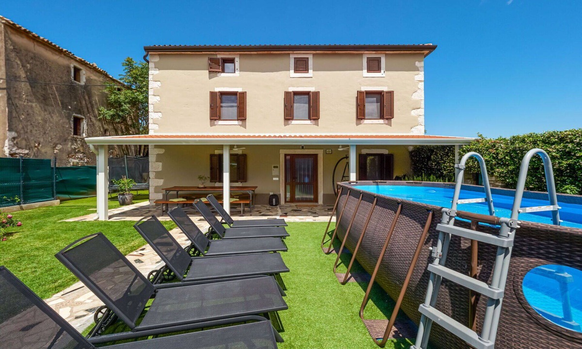 Cepljani House | Stunning private villa for 7 people with private pool, WIFI, A/C, TV, terrace and parking