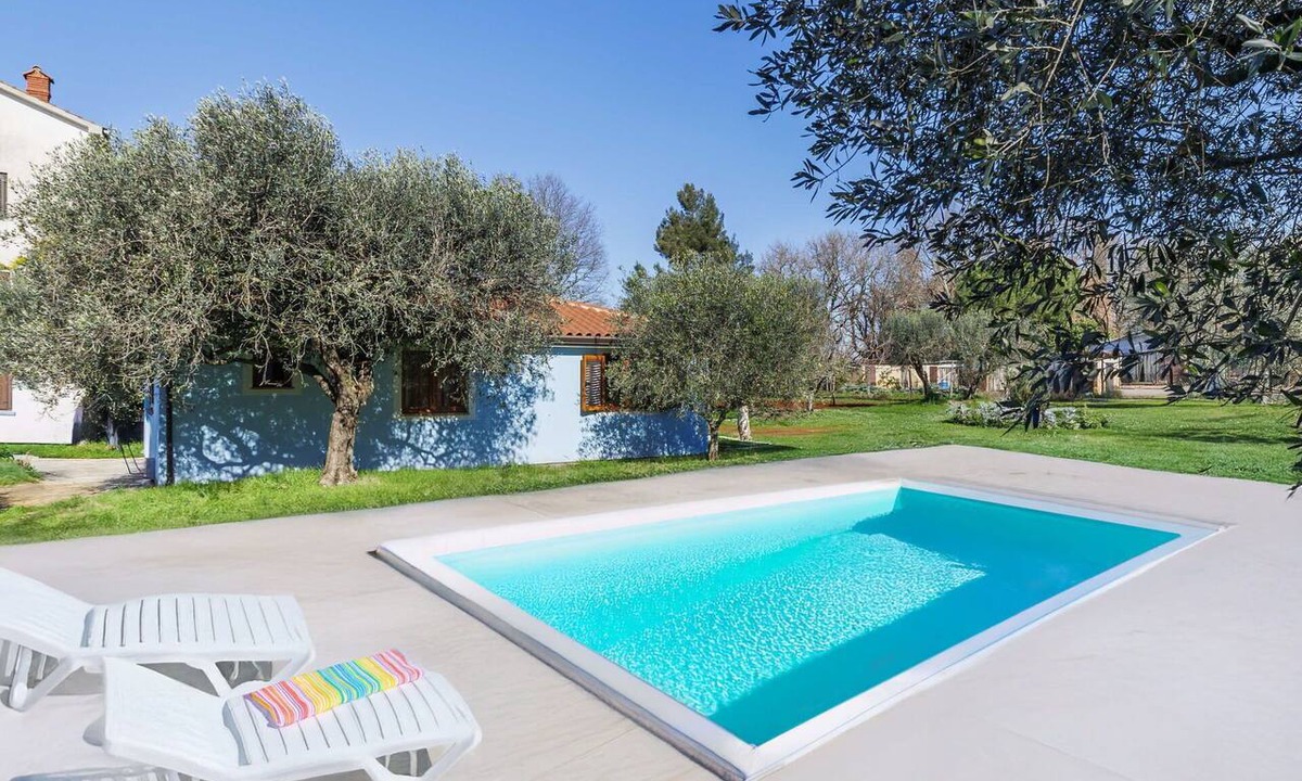 Babici House | Stunning private villa for 5 guests with private pool, WIFI, A/C, TV, terrace and pets allowed