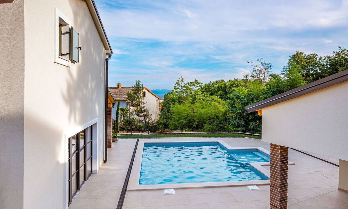 Opric Villa | Stunning private villa for 8 people with A/C, private pool, WIFI, TV, terrace and pets allowed