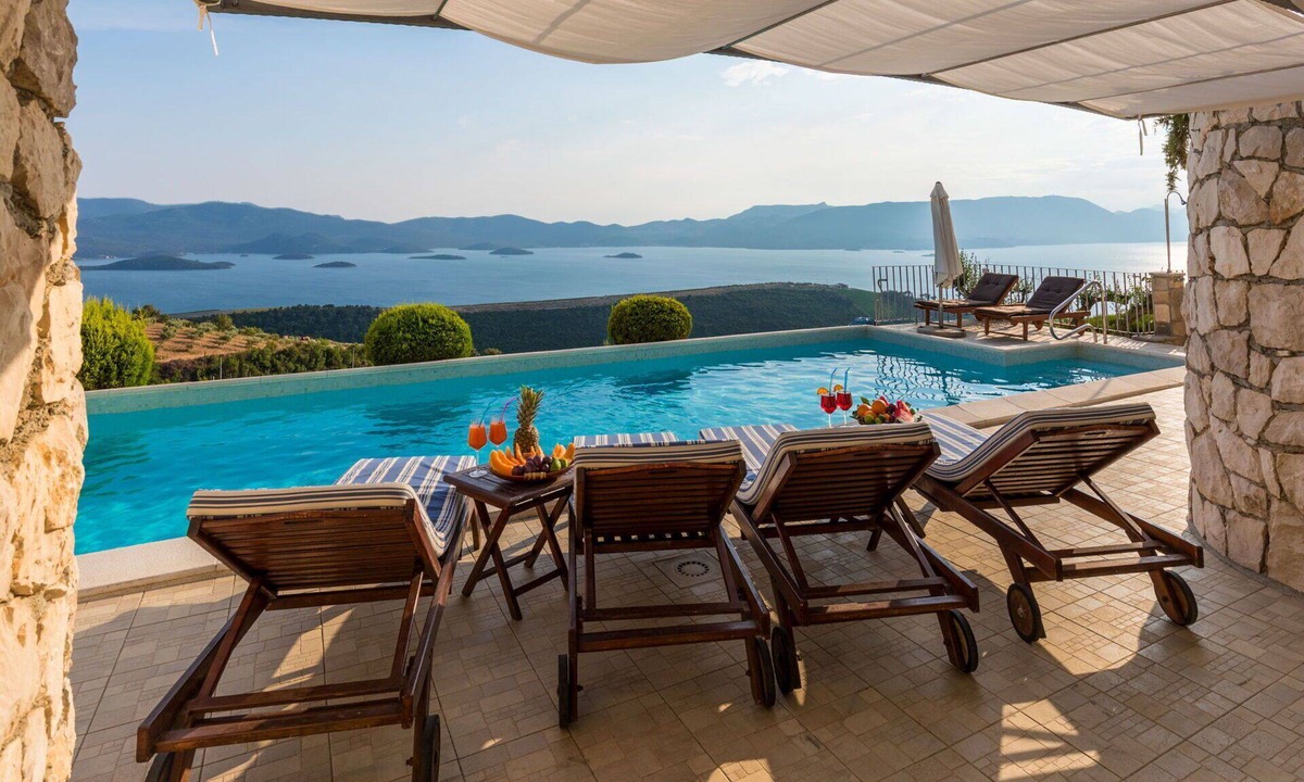 Slivno Villa | Stunning private villa with WIFI, A/C, private pool, hot tub, TV, terrace and pets allowed