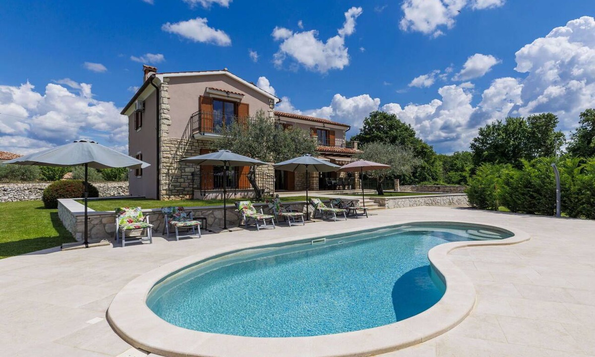 Vosteni Villa | Stunning private villa with WIFI, private pool, A/C, TV, terrace, pets allowed and panoramic view