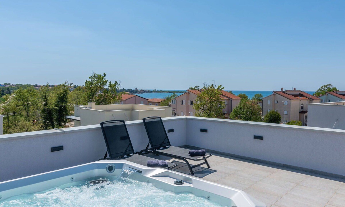 Karigador Villa | Stunning private villa with WIFI, A/C, private pool, hot tub, TV, patio and panoramic view