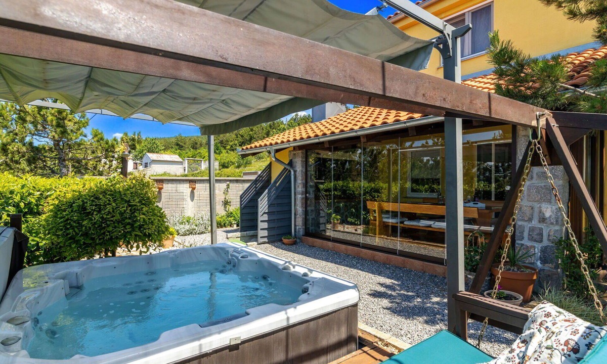 Vratarusa House | Stunning private villa with A/C, private pool, WIFI, hot tub, TV, terrace and panoramic view