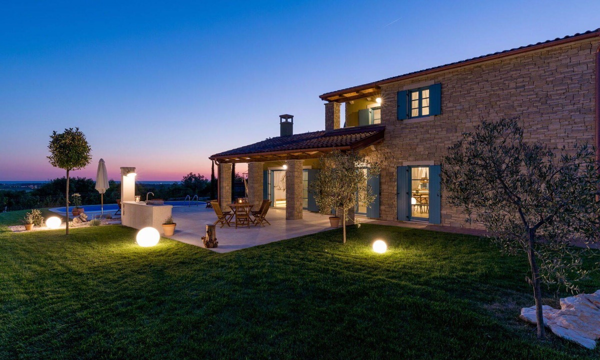 Vardica House | Stunning private villa with A/C, WIFI, hot tub, private pool, TV, patio and pets allowed